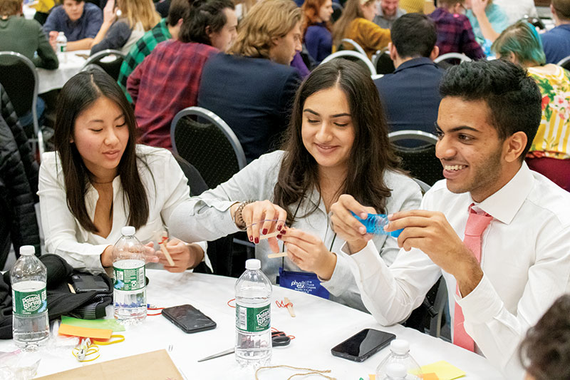 Students supported by Sigma Pi Sigma member donations at the 2019 Physics Congress. 