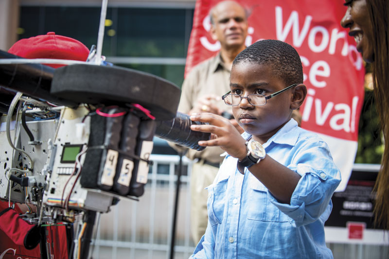 Street Science connects youth to the excitement of scientific discovery with hands-on demonstrations. Photo courtesy of the World Science Festival.